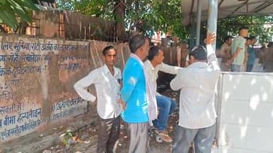 उन्नाव: ग्राम हायासपुर में टूटी पुलिया में लकड़ी से लदा ट्रैक्टर अनियंत्रित होकर पलटा, ट्रैक्टर चालक की हुई मौत