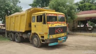 जालौर: जालौर:जिला एसपी के निर्देश पर भीनमाल पुलिस ने की बड़ी कार्यवाही अवैध बजरी से भरा एक डंपर को किया जब्त एक आरोपी गिरफ्तार।