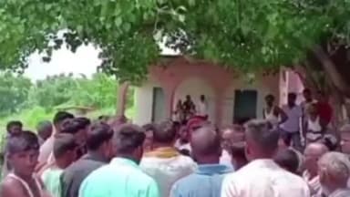 जोगापट्टी: भटवालिया विद्यालय से रात्रि में अज्ञात व्यक्तियों को चावल चोरी करने का मामला आया सामने ग्रामीणों ने किया हंगामा