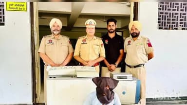 ਐਸਏਐਸ ਨਗਰ ਮੁਹਾਲੀ: ਥਾਣਾ ਫੇਸ 11 ਦੀ ਪੁਲਿਸ ਨੇ ਇਕ ਚੋਰ ਨੂੰ ਕਾਬੂ ਕਰਕੇ ਇਨਵਰਟਰ, ਬੈਟਰੀ, ਵਸ਼ਿੰਗਮਚੀਨ, ਏਸੀ ਅਤੇ ਹੋਰ ਚੋਰੀ ਦਾ ਸਮਾਨ ਕੀਤਾ ਬਰਾਮਦ