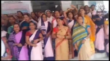 तुरकौलिया: आशा कार्यकर्ताओं ने 9 सूत्रीय मांगों को लेकर तुरकौलिया की CHC पर जारी रखा धरना प्रदर्शन