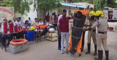 सूरजपुर: कलेक्टर के निर्देश पर नवोदय विद्यालय बसदेई के विद्यार्थियों ने सीखी अग्नि सुरक्षा प्रबंधन की कला