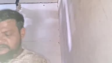 मुरादाबाद: जयंतीपुर मंडी समिति रोड स्थित एक मकान में बिजली के कनेक्शन में लगी आग, घर में रखा सामान जलकर हुआ राख व छत में आई दरारें