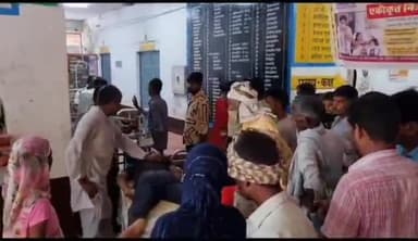 बिसौली: परोली गांव के पास दो बाइकों की भिड़ंत में दो लोग हुए गंभीर रूप से घायल, घायलों को बिसौली सीएचसी में कराया गया भर्ती