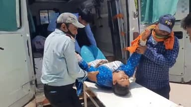 सासाराम: रेलवे स्टेशन सासाराम पर ट्रेन पर चढ़ने के दौरान ट्रेन से गिरकर घायल हुई एक महिला, जख्मी महिला सदर अस्पताल में भर्ती