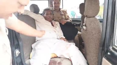 देेेवरिया: बरियारपुर चौराहा के समीप ई रिक्शा में पिक अप ने मारी ठोकर तीन लोग गंभीर रुप से घायल पीआरबी 1470 पहुंचाई जिला अस्पताल