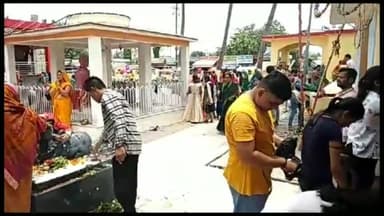 दरभंगा: कड़ी सुरक्षा के बीच लहेरियासराय शिव मंदिर में सोमवार को पूजा के लिए उमड़े श्रद्धालु