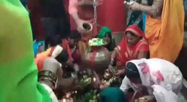 बेनीपट्टी: विश्वम्भर नाथ महादेव मंदिर सहित प्रखंड क्षेत्र के अनेकों शिवालय पर सावन की सोमवारी के अवसर पर उमड़ी श्रद्धालुओं कि भीड़