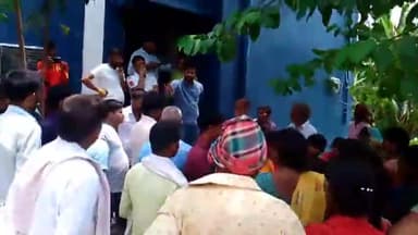 हिलसा: बिजली कटौती से परेशान प्रखंड क्षेत्र के कई गांवों के लोगों ने बिजली एसडीओ का किया घेराव