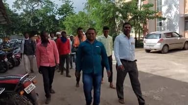 बैतूल नगर: पानी और अतिक्रमण की समस्या को लेकर पलस्या के ग्रामीणों ने बैतूल कलेक्टर को सौंपा ज्ञापन