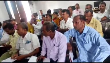 करपी: मध्य विद्यालय किंजर में 30 विद्यालयों के प्रधानाध्यापकों के साथ वीसी के जरिए हुई समीक्षा बैठक