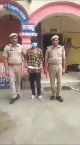 दातागंज: अलापुर पुलिस ने गौतरा मोड़ के हजरतपुर तिराहे से दो अभियुक्तों को अवैध तमंचा, कारतूस और चाकू के साथ गिरफ्तार किया