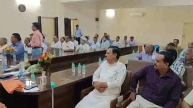 सागर नगर: मकरोनिया विद्युत मण्डल के सभागार मे बिजली पेंशनरों की यूनाइटेड फोरम फॉर पॉवर एम्पलाइज़ व इंजीनियर्स प्रदेश केन्द्रित विशे