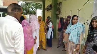 अम्बाला: मॉडल टाउन में पब्लिक हेल्थ डिपार्टमेंट में वार्ड नंबर रविदास बस्ती के लोगों ने ट्यूवैल ऑपरेटर को बदलने बारे दी शिकायत