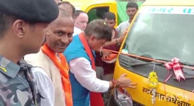 धार: मांडव में नगर पंचायत के 5 स्वच्छता वाहनों को भाजपा के राष्ट्रीय महासचिव, धार विधायक व नप अध्यक्ष ने दिखाई हरी झंडी