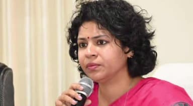 पैलानी: डीएम दुर्गा शक्ति नागपाल ने खेत का पानी खेत में, मेड का पानी मेड में, अभियान की शुरुआत, सभी बीडीओ को दिए निर्देश।