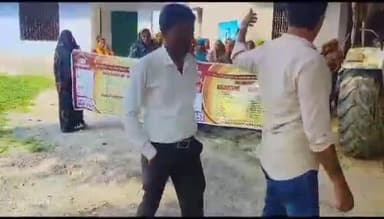 शाहजहांपुर: गांव अतिबरा में ग्राम पंचायत स्तर पर डिजिटल लेनदेन के बारे में महिलाओं को किया गया जागरूक