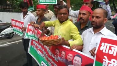 बहराइच: कलेक्ट्रेट पहुंचे समाजवादी लोहिया वाहिनी के पदाधिकारियों ने 9 सूत्रीय मांगों को लेकर किया प्रदर्शन व सौंपा ज्ञापन