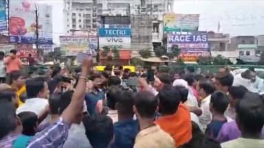 कानपुर: कल्याणपुर पनकी रोड पर वनवे व्यवस्था के विरोध में व्यापार मंडल ने शुरू किया धरना प्रदर्शन