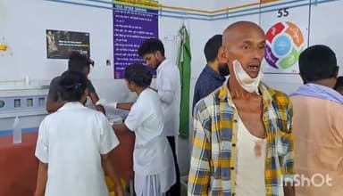 जमुई: गंगटा जंगल के थाना के पास पिकअप वाहन की ठोकर से मैजिक वाहन पर सवार 16 लोग हुए घायल,12 सदर अस्पताल में भर्ती