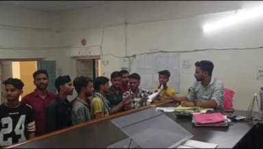 नैनवां: ग्रामीण छात्र संगठन ने राजकीय यूनिवर्सिटी में सीट बढ़ाने व आवेदन की अंतिम तिथि बढ़ाने की मांग को लेकर SDM को दिया ज्ञापन