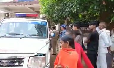 राजगीर: राजगीर में आयोजित मलमास मेले में मोबाइल चोरी करते हुए एक महिला को पुलिस ने किया गिरफ्तार