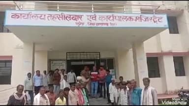 सुनेल: खलीलनगर गांव के लोगों ने गांव में चारागाह भूमिपर हो रहे अतिक्रमण हटाने की मांग को लेकर तहसील में तहसीलदार को ज्ञापन दिया