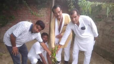 शाहजहांपुर: वृहद वृक्षारोपण कार्यक्रम के अंतर्गत ब्लाक प्रमुख श्री दत्त शुक्ला ने कटैया गांव के विद्यालय में किया वृक्षारोपण