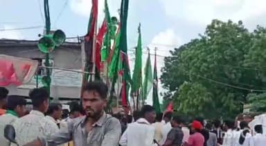 सुल्तानपुर: पारा चौराहे पर सातवीं मोहर्रम पर निकाला गया जुलूस गमगीन माहौल में हुई मातम