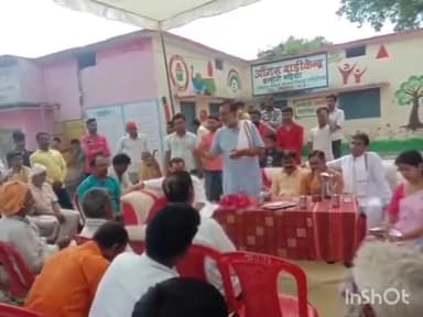 टीकमगढ़: माडुमर गांव पहुंची कांग्रेस की कमलनाथ संदेश यात्रा, ग्रामीणों को किया गया संबोधित