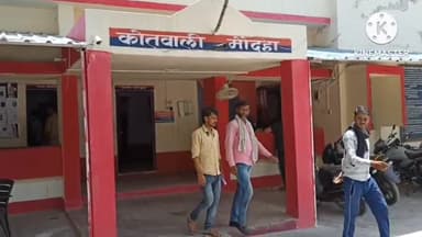 मौदहा: संतोष होटल के पास युवक को पीट रहे SI का वीडियो बनाने पर SI ने फोन छीन अखबार विक्रेता को पीटा, SI पर नहीं हुई कार्रवाई