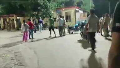 देेेवरिया: सदर कोतवाली में रिपोर्ट दर्ज कराने आई चर्चित मॉडल के साथ पुलिस कर्मियों का फोटो खिंचवाने का वीडियो वायरल