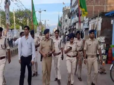 तिलौथू: मुहर्रम पर्व को लेकर जिले के विभिन्न स्थानों पर किया गया फ्लैग मार्च।