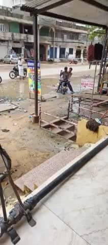 रानीवाड़ा: रानीवाड़ा शहर के बड़गांव रोड पर नालियां खुली होने से हो रहे हादसे प्रशासन नही ले रहा सुध।