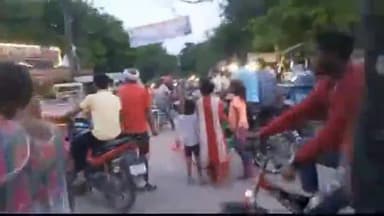 कानपुर: गुजैनी क्षेत्र के बर्रा 8 में रामगोपाल चौराहे पर कब्जे को लेकर एक महिला ने दुकान पर चलाएं जमकर ईंट और पत्थर