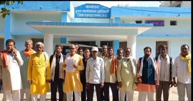 पन्ना: खलपुरा ग्राम में सरपंच व सचिव की मनमानी से तंग आकर उपसरपंच व पंच सामूहिक इस्तीफा देने पहुंचे जिला पंचायत