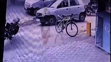 हिसार: जनता हॉस्पिटल के बाहर खड़ी ₹17000 हज़ार की रेंजर साइकिल हुई चोरी, CCTV कैमरे में कैद हुई घटना