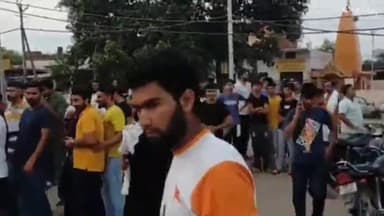 शहज़ादपुर: सहजादपुर में महाराणा प्रताप चौक पर राजपूतों ने सरकार के खिलाफ की नारेबाजी फूंका पुतला हजारों की संख्या में इकट्ठे हुए