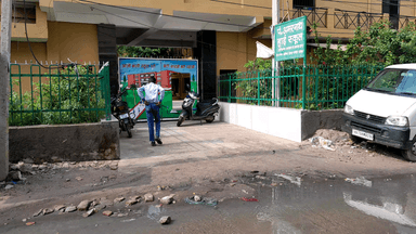 word no 14,पं.अमर नाथ हाईस्कूल ए।वा uphc dispensary सीवरेज ओवर हो स्कूल मे बच्चो को पढ़ाई आने जाने भारी परेशानी