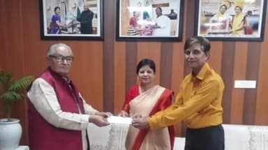 सागर नगर: सागर के पूर्व सांसद लक्ष्मीनारायण यादव ने गौर पीठ के लिए ₹5 लाख की राशि दान स्वरूप की भेंट