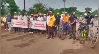 शिवपुरी नगर: तात्या टोपे पार्क से मतदान के प्रति जागरूक करने के लिए जिला प्रशासन द्वारा निकाली गई जागरूकता रैली, लोगों को किया जागरूक