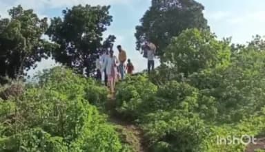 बतौली: सामुदायिक स्वास्थ्य केंद्र बतौली प्रबंधन ने 5 किलोमीटर पैदल चलकर सुरकहवा में स्वास्थ्य शिविर का किया आयोजन