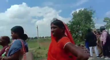 करपी: महतपुरा गांव के पास ग्रामीणों ने किया एनएच 33को किया जामगांव में बिजली के जले ट्रांसफार्मर को बदलने की कर रहे हैं मांग