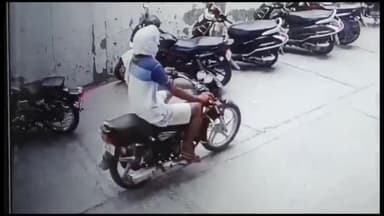 हिसार: परिजात चौक पर स्थित मुख्य डाकघर से डाक कर्मी की बाईक हुई चोरी, सीसीटीवी कैमरे में कैद हुआ चोर