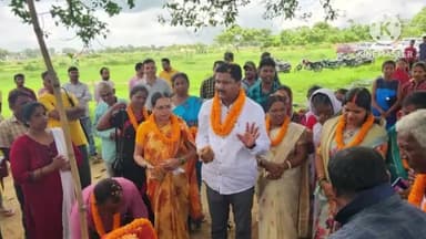 कांके: कुटियातु में पक्की घेराबंदी का विधायक राजेश कच्छप ने किया शिलान्यास