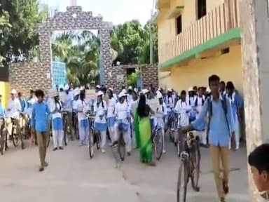 तिलौथू: उच्चतर माध्यमिक विद्यालय तिलौथू में साइकिल रैली से परिवार नियोजन को लेकर लोगों को किया गया जागरूक।