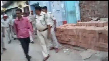 बिक्रम: बिक्रम पालीगज क्षेत्र मे मुहर्रम पर्व को लेकर  पुलिस प्रशासन के सहयोग से फ्लैग मार्च निकाला गया ,SDO जयचंद्र यादव मौजूद
