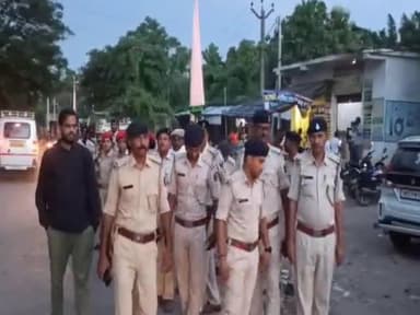 तिलौथू: मुहर्रम पर्व को लेकर तिलौथू प्रखंड के बाजार सहित विभिन्न गांवों में किया गया फ्लैग मार्च