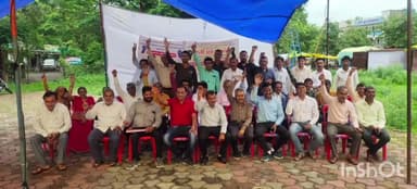 धार: अभिव्यक्ति स्थल पर संयुक्त मोर्चा कर्मचारी संगठन शाखा धार के संयुक्त तत्वावधान में मांगों को लेकर किया गया धरना प्रदर्शन