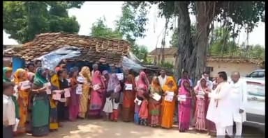 पन्ना: राहुनिया गुजार पहुंची आदिवासी स्वाभिमान यात्रा, जगह-जगह हुआ भव्य स्वागत एवं बुजुर्गों का किया गया सम्मान